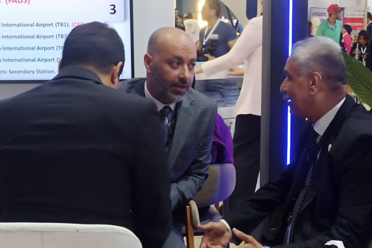 مباحثات جزائرية – مصرية في معرض الطيران الدولي بالعلمين